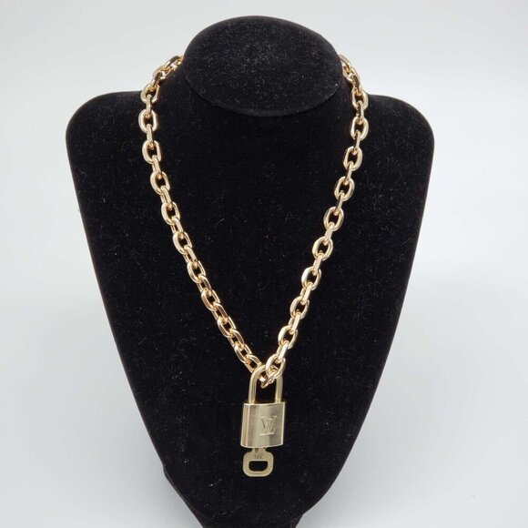 Authentic Louis Vuitton Lock & Key w/Unbranded Gold Plated Chain Necklace 120325